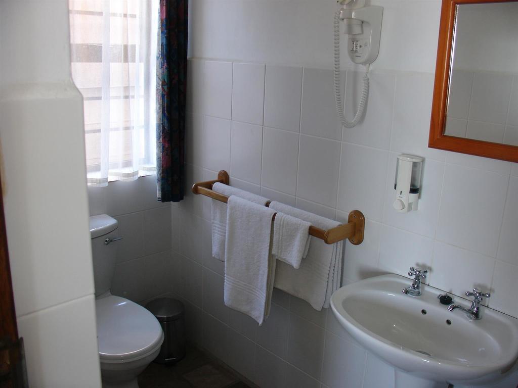 On The Bay Guesthouse Kruisfontein Dış mekan fotoğraf